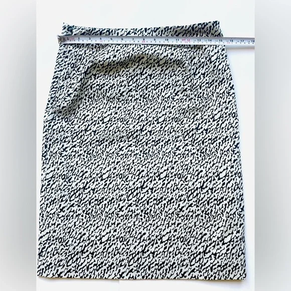 DIANE VON FURSTENBERG DVF BLYTHE SNAKE JACQUARD PENCIL SKIRT SIZE 8 - Picture 2 of 5